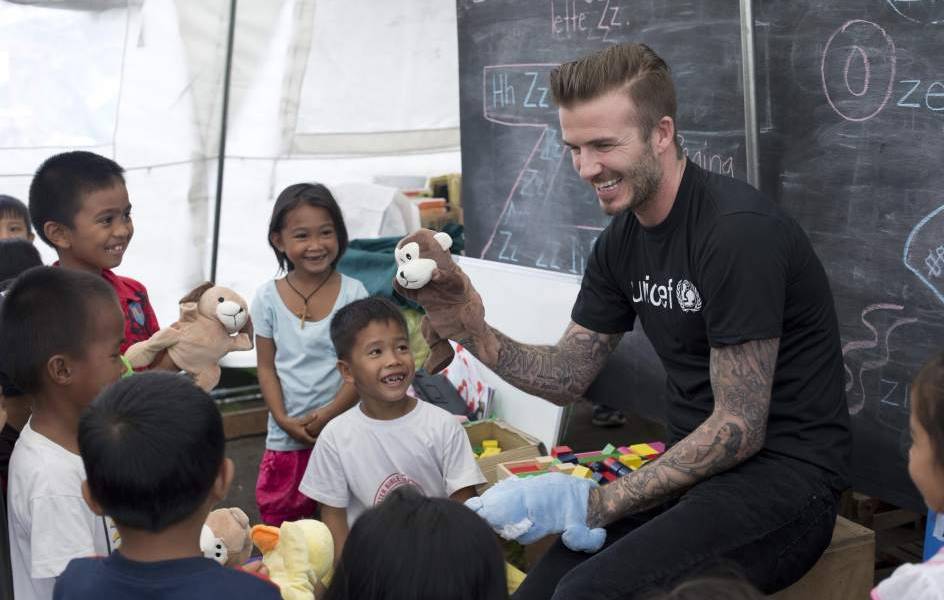 Beckham se defiende de acusación de usar labor humanitaria para sus negocios