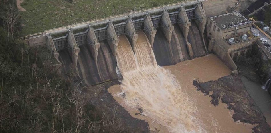 Gobernador de Puerto Rico advierte: “No sabemos cuánto más va a aguantar” la represa