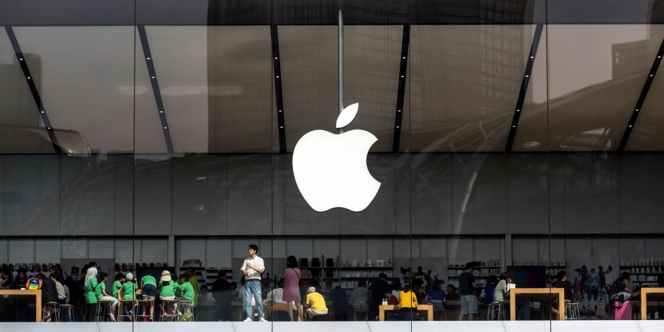 Apple alcanza un valor bursátil de un billón de dólares, hito en EE.UU.