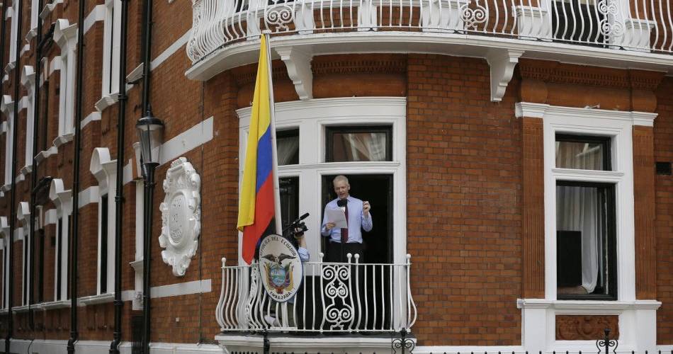Justicia sueca mantiene la orden de arresto contra Assange