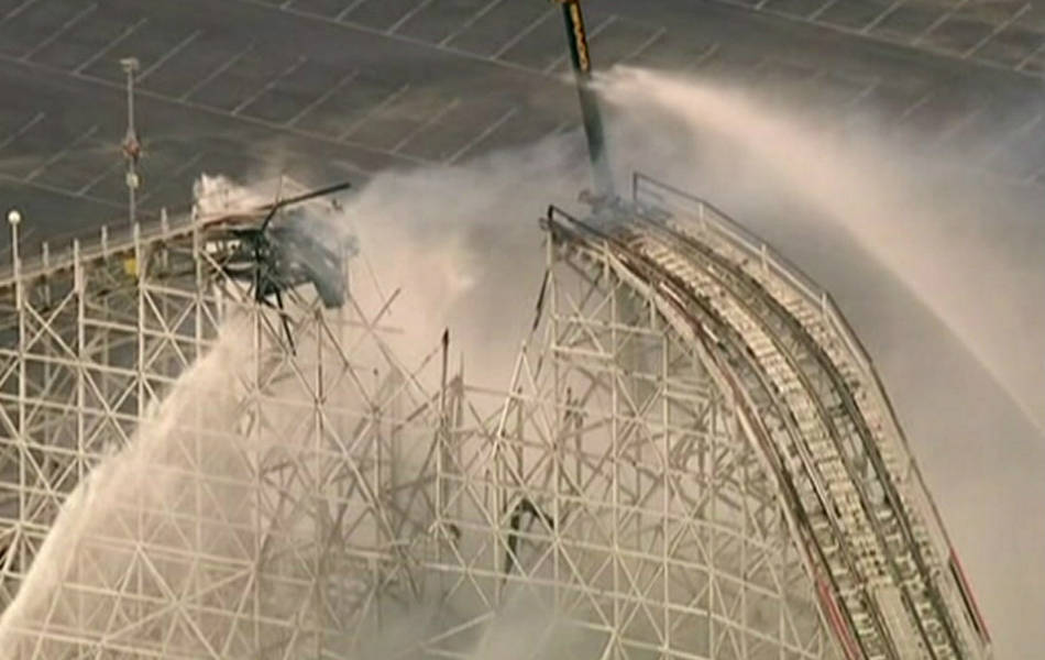 (VIDEO) Así quedó una montaña rusa de Six Flags tras un incendio