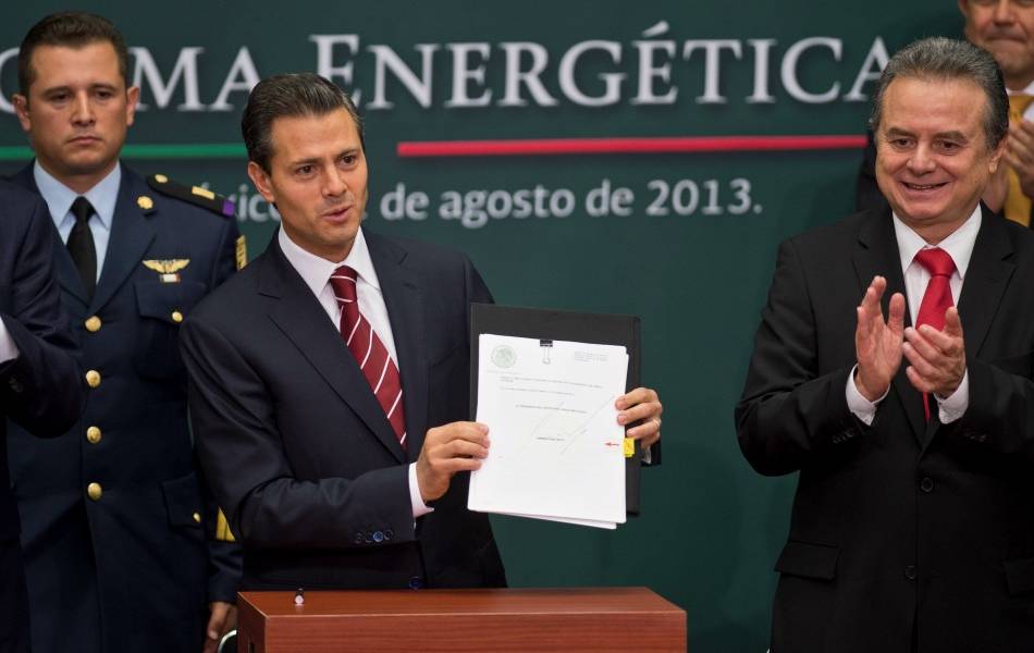 México anuncia más apertura en petróleo
