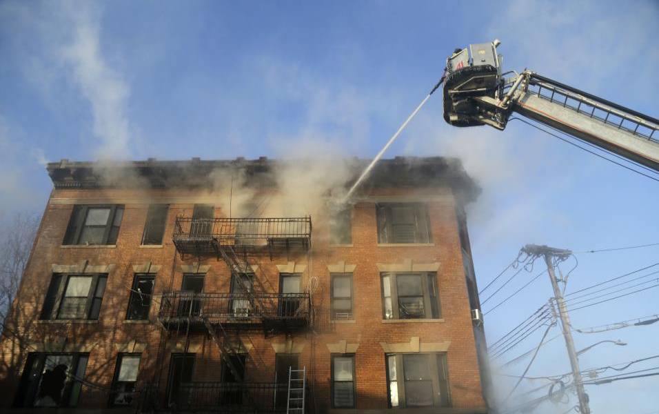 4 días después, un nuevo incendio en el Bronx, Estados Unidos, deja 16 heridos