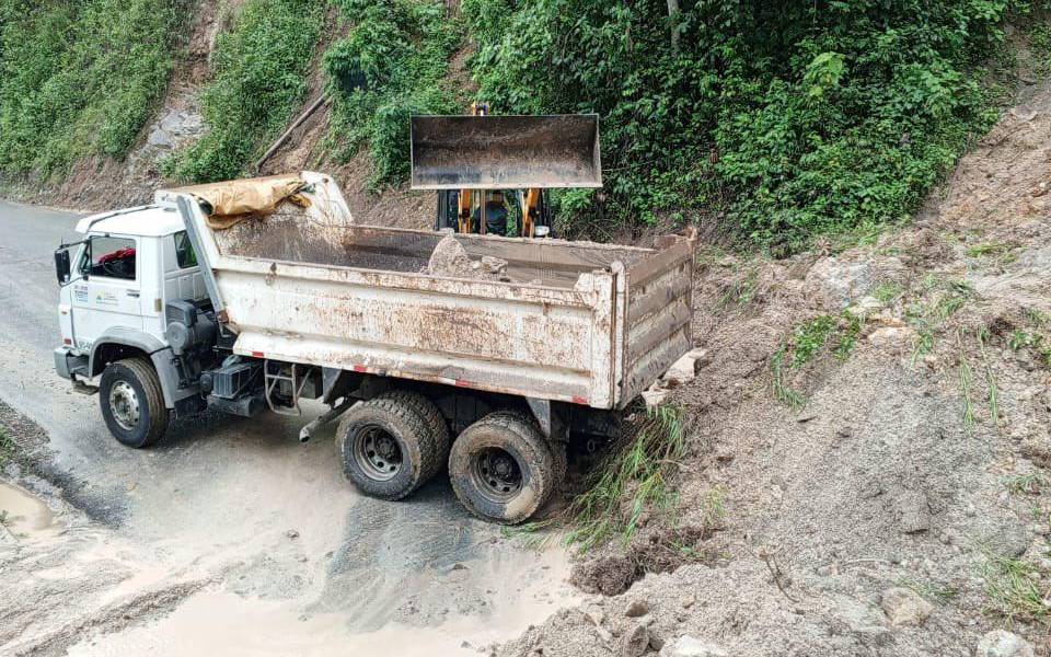 Deslaves por lluvias en Azuay: siete tramos afectados en la Vía Cuenca-Girón-Pasaje