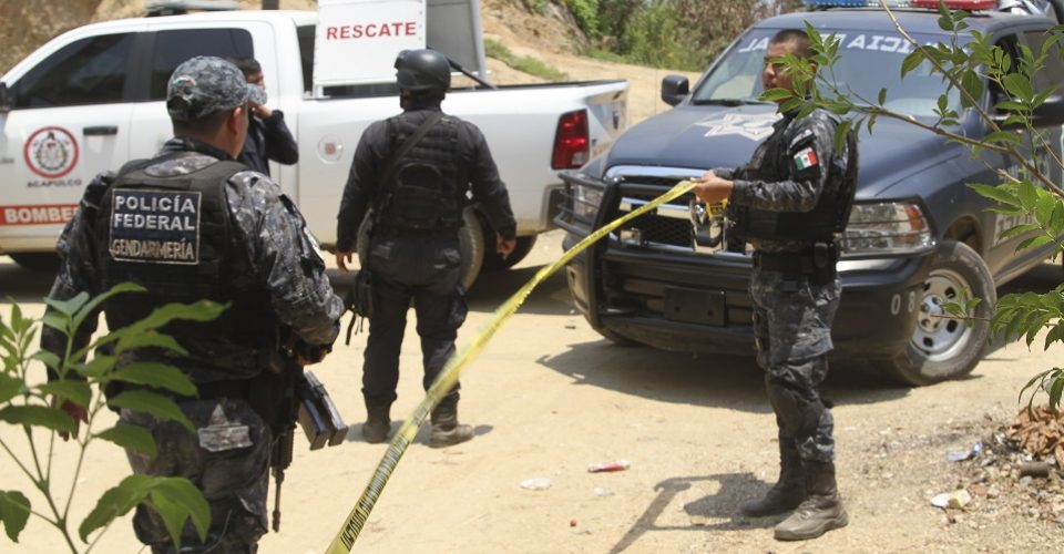 Hallan 6 cuerpos en fosa clandestina de exclusiva zona mexicana de Acapulco
