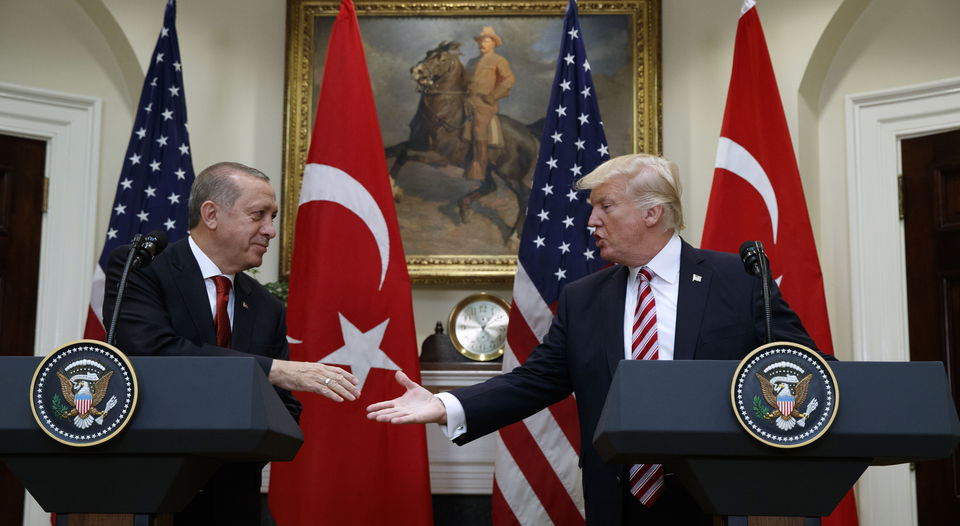 Trump y Erdogan prometen aproximación durante cita en Casa Blanca