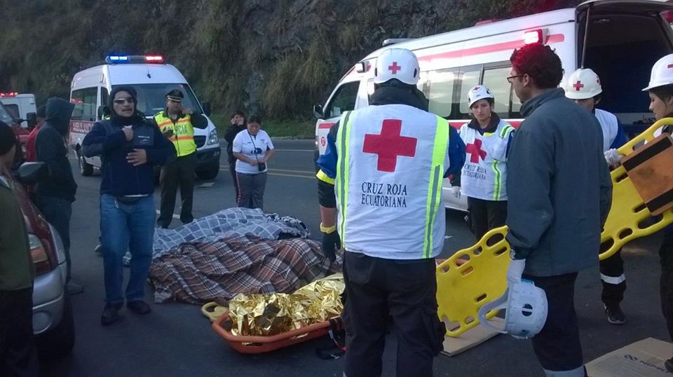 Heridos de accidente de bus son atendidos en Quito