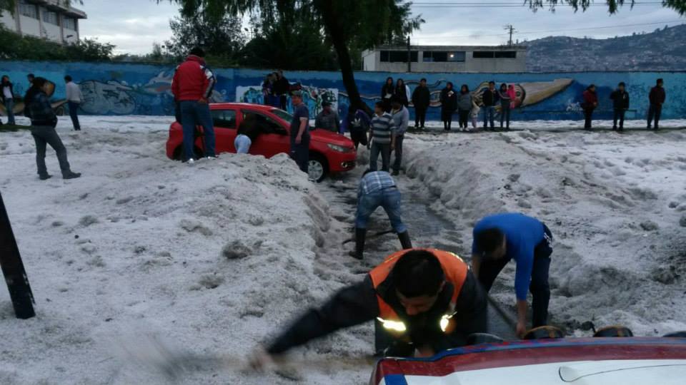 Centro y sur de Quito se llenaron de granizo en San Valentín