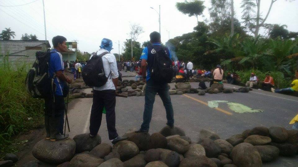 Policías heridos al intentar habilitar vías cerradas por manifestantes