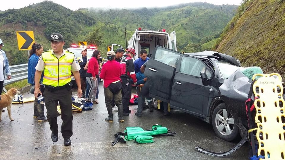 Un muerto y 7 heridos tras accidente de la Delegación Andwa en la vía Zamora - Gualaquiza