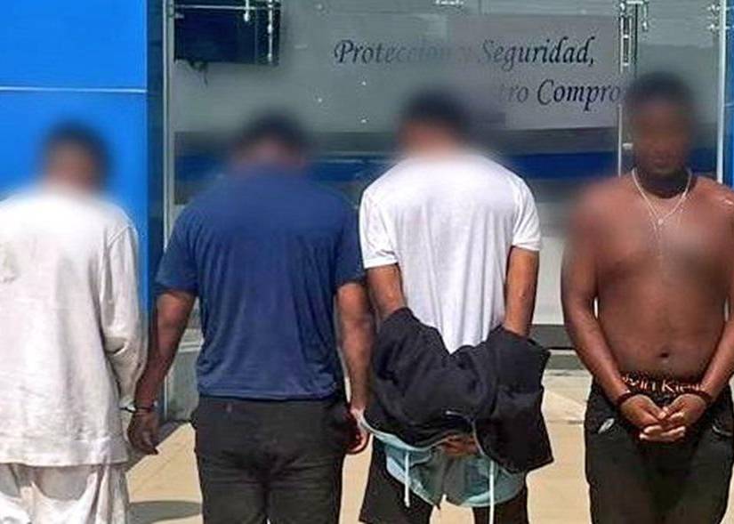 Foto de los sujetos capturados en el sur de Guayaquil por secuestrar a un taxista.