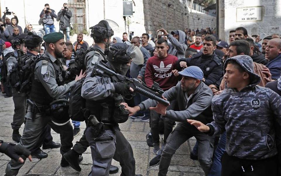 Miles de palestinos protestan por reconocimiento de Jerusalén; reportan 4 muertos