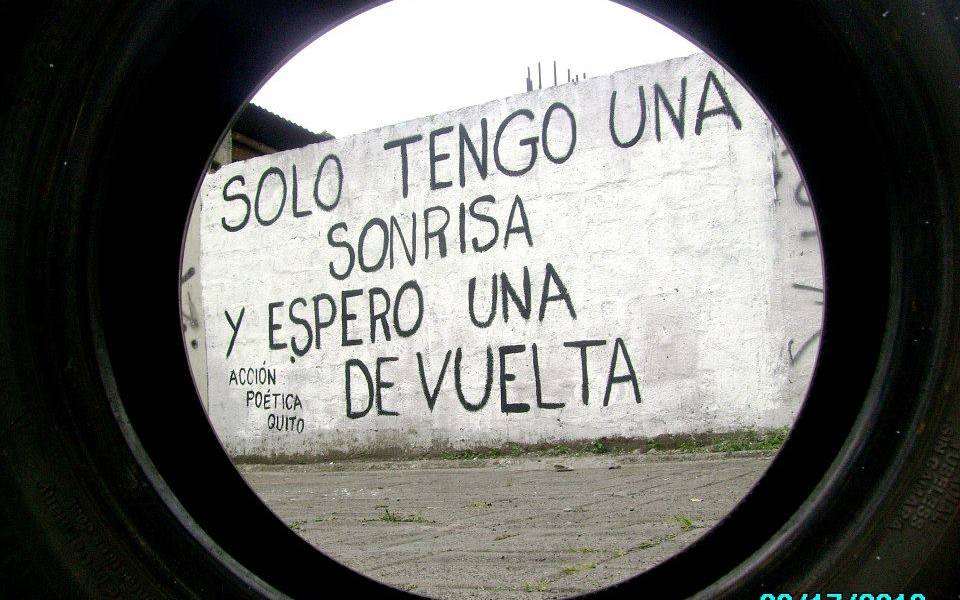 Acción Poética Quito pinta de literatura las paredes