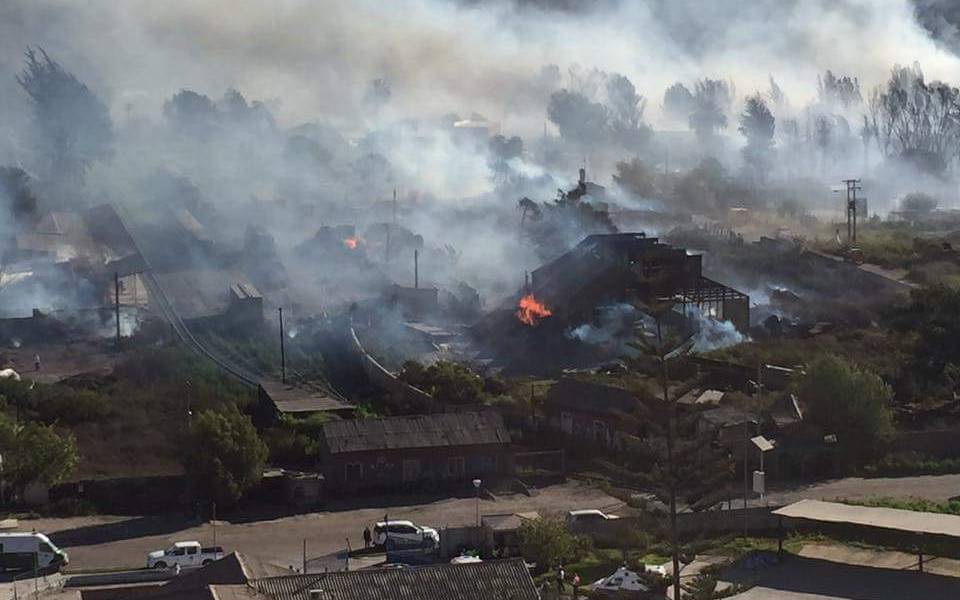 Declaran alerta roja en norte de Chile por incendio