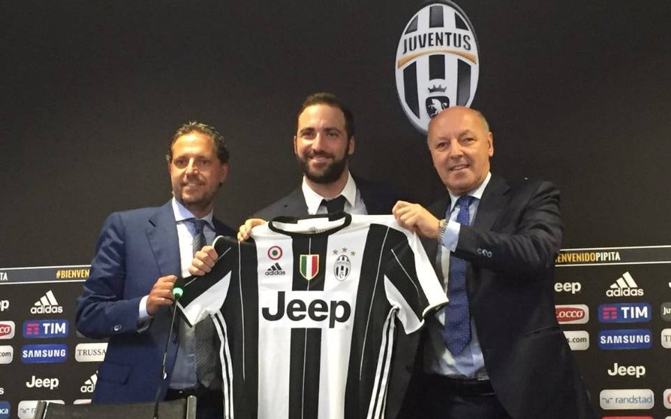 Higuaín es presentado oficialmente en Juventus
