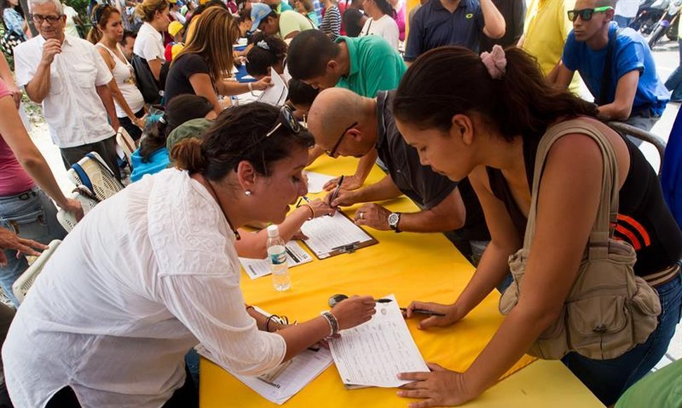 Venezuela: arrancó revisión de firmas por referendo revocatorio