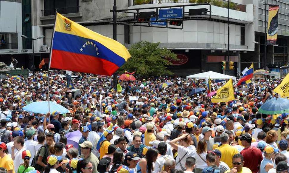 Gobierno de Venezuela responsabiliza a OEA de &quot;ola de violencia&quot; opositora