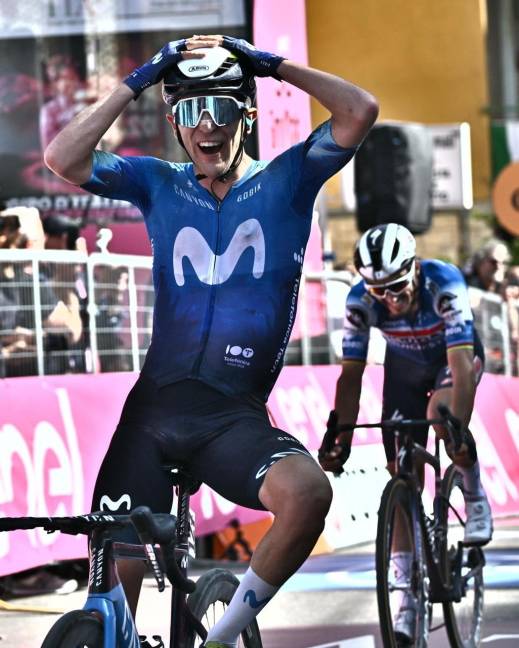 El español Pelayo Sánchez celebra su victoria en la sexta etapa del Giro de Italia
