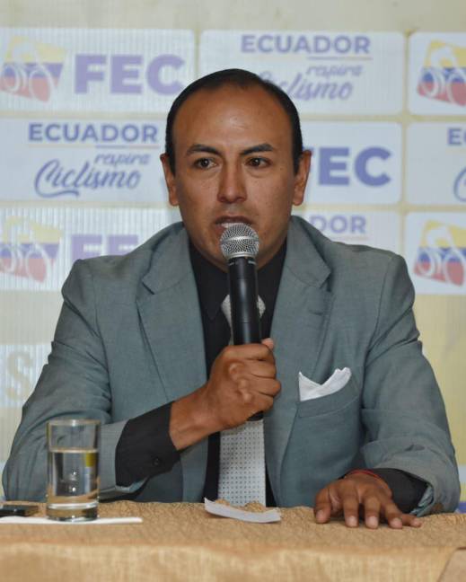 Presidente de la Federación de Ciclismo, Santiago Rosero, en rueda de prensa