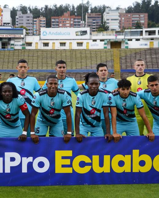 Jugadores de Cumbayá previo al partido contra Macará por la fecha 11 de Liga Pro