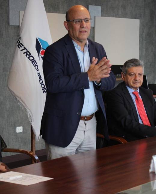 Imagen referencial de Hernán Luque (centro), expresidente de la Empresa Pública Coordinadora de Empresas Públicas.