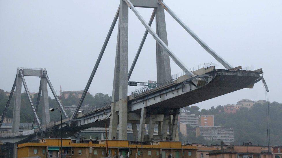 Italia: las dramáticas imágenes del mortal colapso de un puente