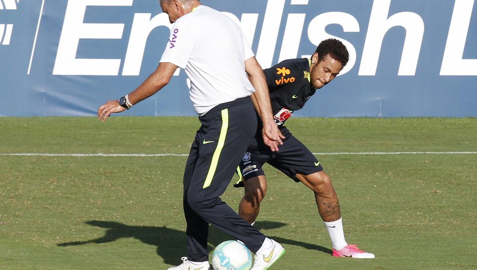 Neymar no pudo esquivar al seleccionador Tite