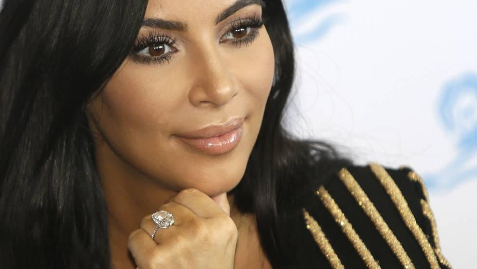 Disfraz inspirado en el asalto a Kim Kardashian causa polémica