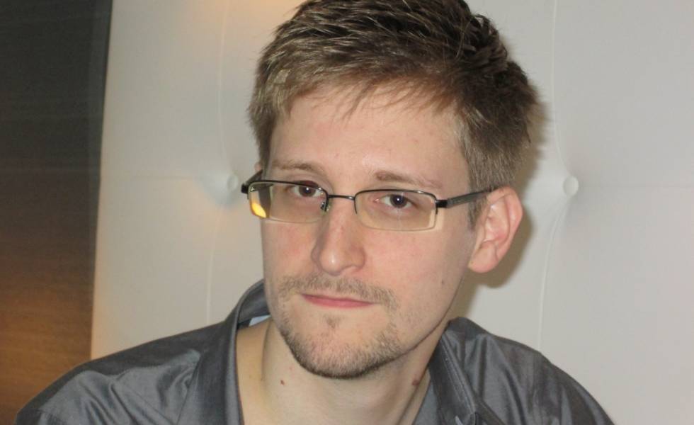 Snowden abandona aeropuerto de Moscú