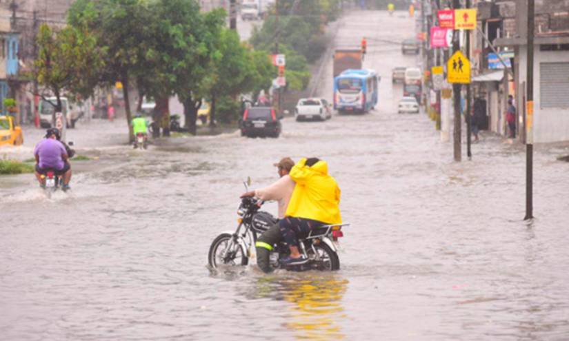 Calles inundadas en el Puerto Principal.
