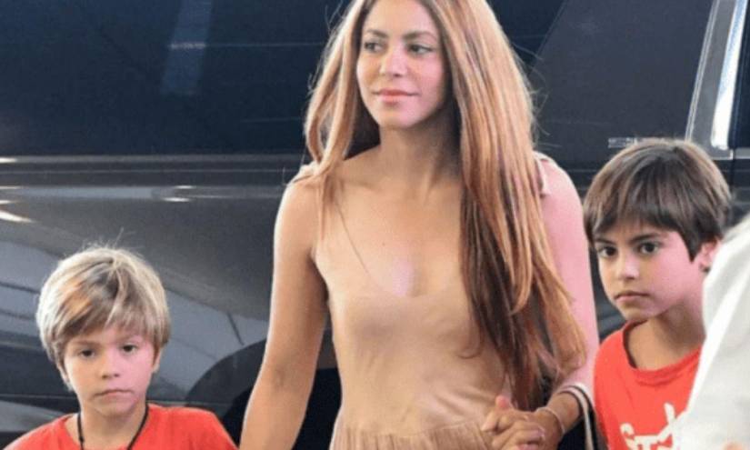 Shakira y sus hijos con Gerard Piqué, Sasha y Milán.