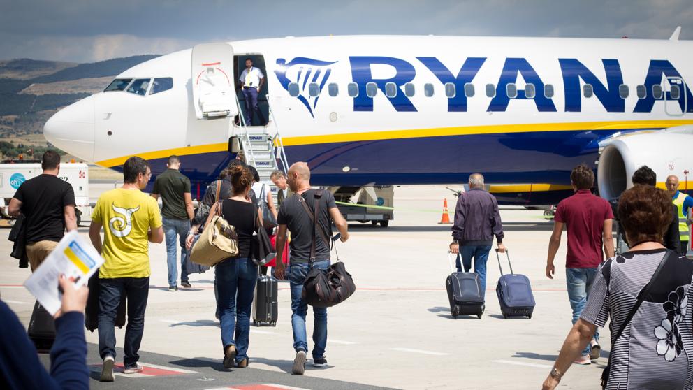 Huelga fuerza a Ryanair a cancelar 600 vuelos, afectando a 10,000 pasajeros
