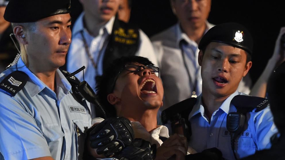 Destacado militante prodemocracia de Hong Kong detenido durante protesta
