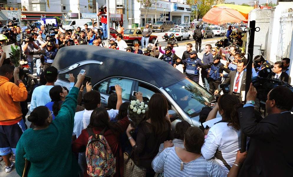 Florinda Meza enfurece a fans de Chespirito al prohibir visitas a su tumba