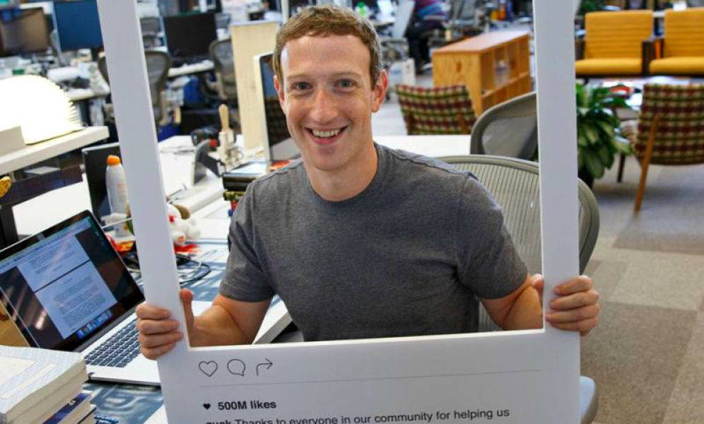 Lo que hizo Mark Zuckerberg mientras felicitaba a Instagram y nadie notó