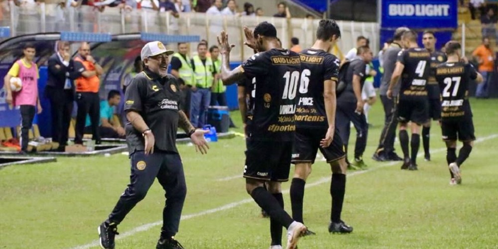 Vinicio Angulo recuerda y despide a Diego Maradona