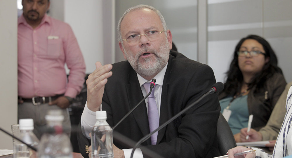 Fiscalía desmiente que se le avisara a Carlos Pareja Yannuzzelli sobre información del caso Petroecuador