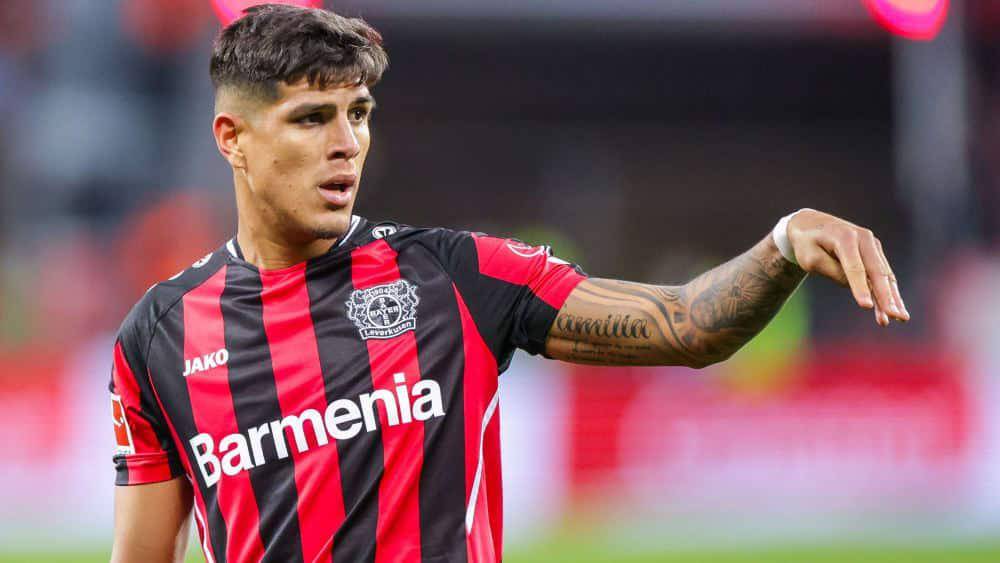 El Bayer Leverkusen sale de la zona de descenso sin Hincapié por expulsión