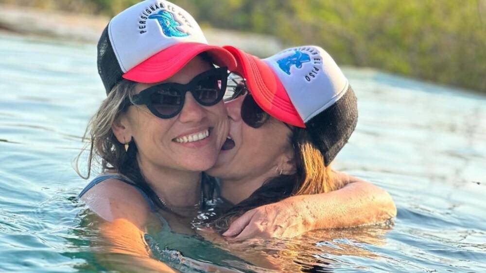 La actriz mexicana Silvia Navarro responde a su especulado romance con una íntima amiga