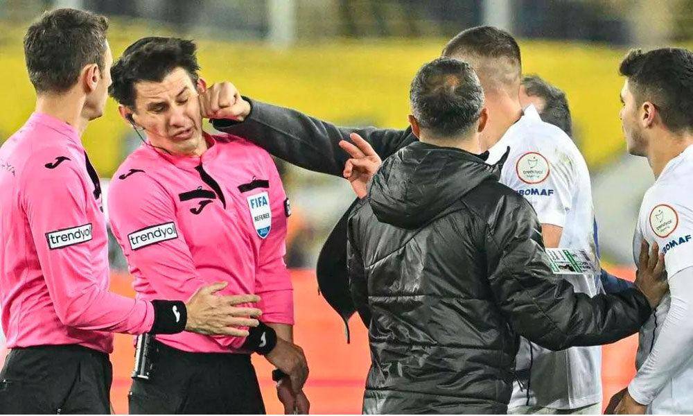 Turquía llevará a juicio al director de un club que golpeó a un árbitro