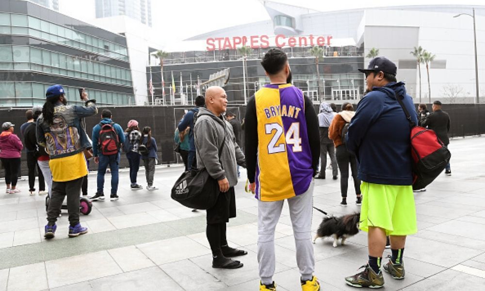 Fans de Kobe se despidieron de él en el Staples Center