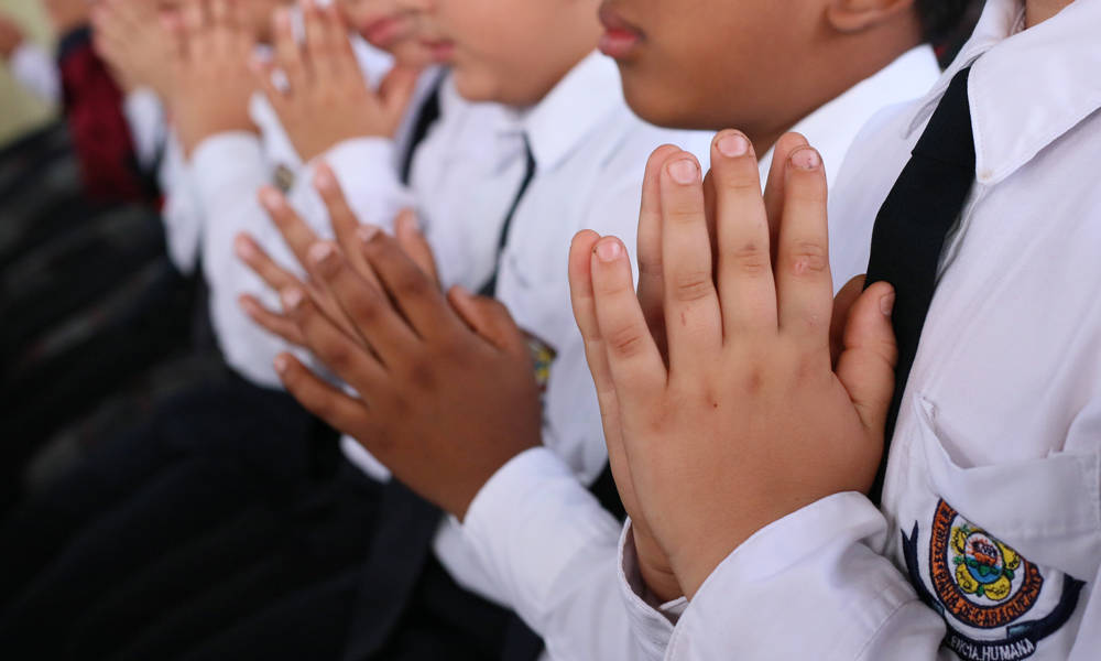 Escuela de Manabí pone a sus alumnos a meditar