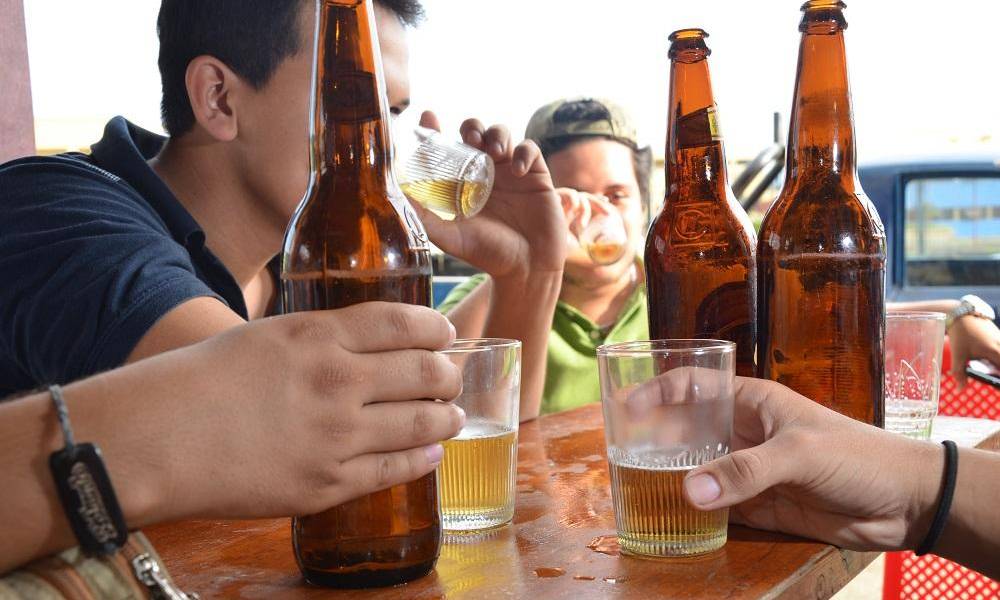 Prohíben venta de licor de viernes a domingo en 18 provincias