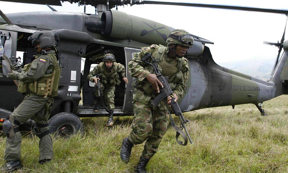 Ministro de Nicolás Maduro dice que Ejército colombiano recluta venezolanos