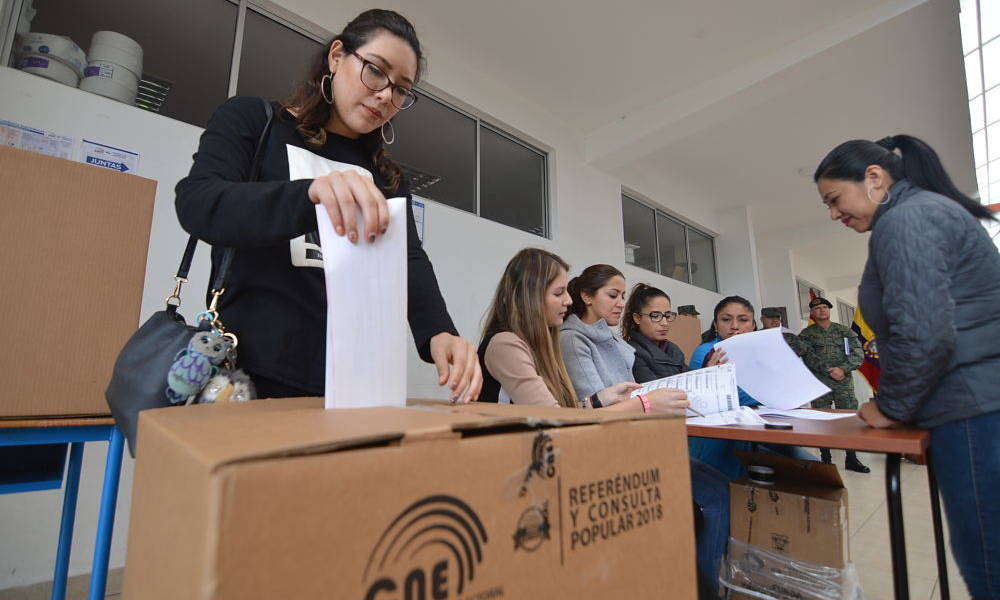 ¿Qué cambios trajo la consulta popular en Ecuador?