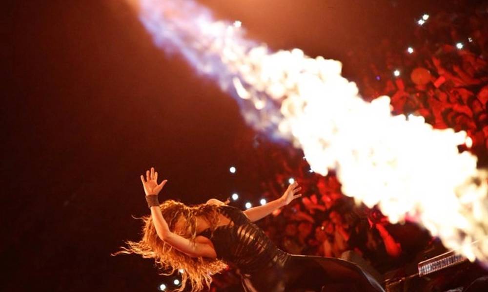 Bailes sensuales y recuerdos nostálgicos marcan noche con Shakira