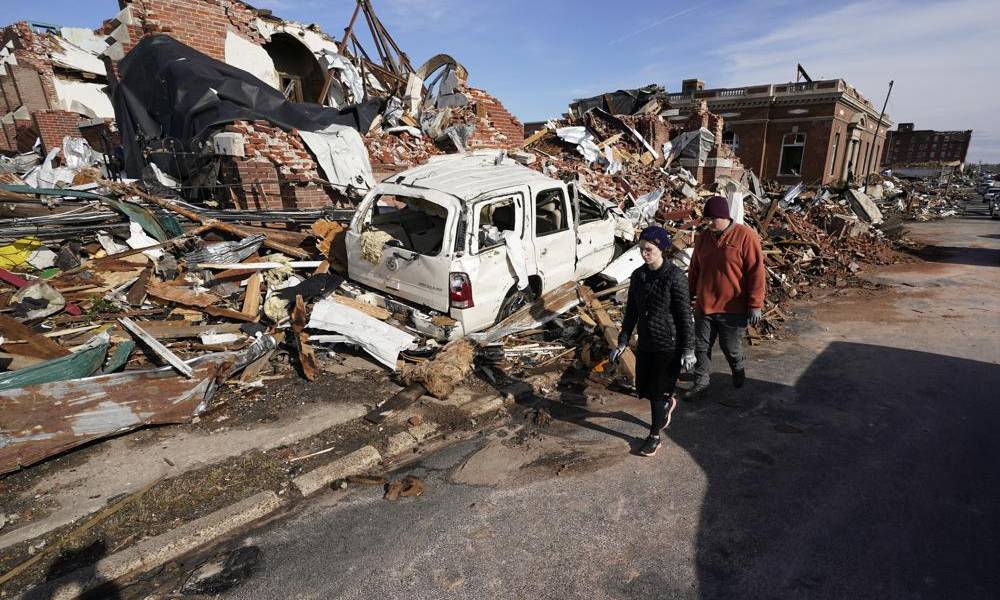 Al menos 64 muertos por los tornados en Kentucky, según el gobernador
