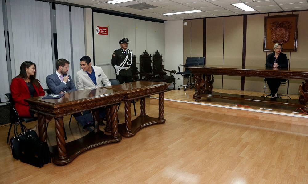 Correa analiza asilo ante prisión preventiva