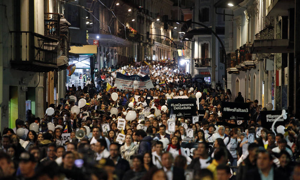 Las calles del país se visten de blanco por la paz