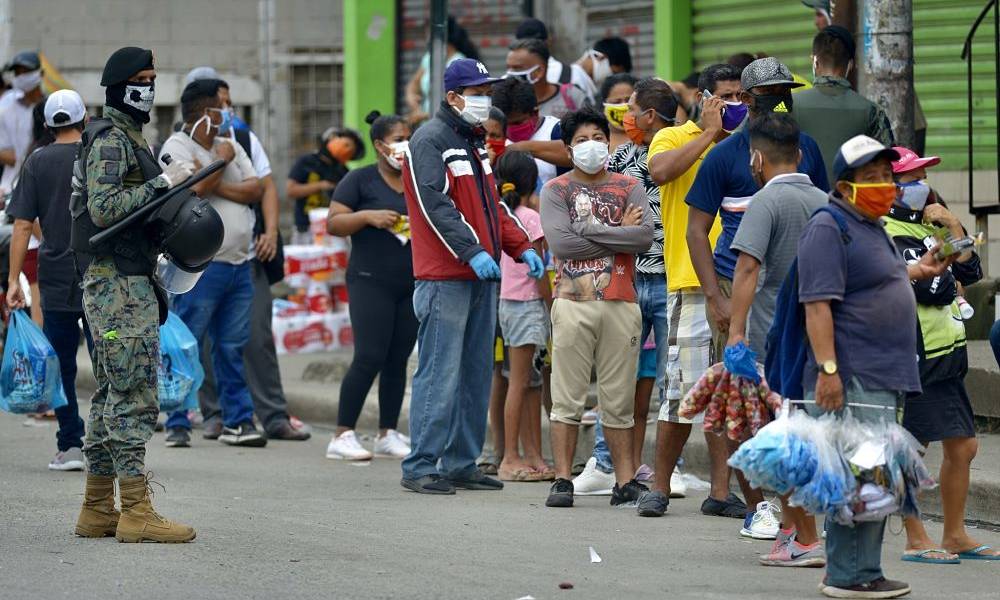 Más aglomeraciones en varios puntos de Guayaquil